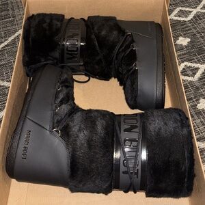 Black Fur Moon Boots